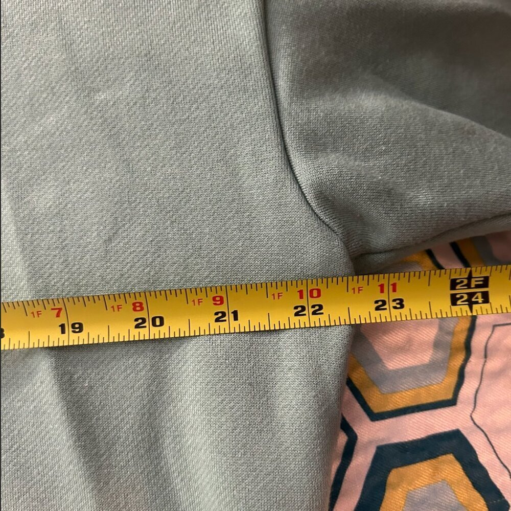 Cozy Earth City Scape Sweatshirt Size M - Picture 6 of 7